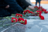 ​В День Героев Отечества жители НАО возложили цветы к Обелиску Победы в Нарьян-Маре