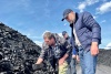 Юрий Бездудный проверил качество угля, доставленного в Харуту в рамках Северного завоза