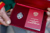 ​Губернатор НАО Юрий Бездудный передал главе крестьянско-фермерского хозяйства «Хаяр» Арсентию Вылке государственную награду РФ