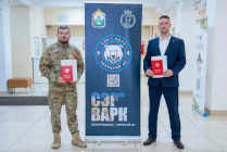 Ветеранам СВО Владимиру Абрамову и Владимиру Королю вручены дипломы и сертификаты о завершении обучения по кадровой программе «Сэр``Варк. Белый медведь»