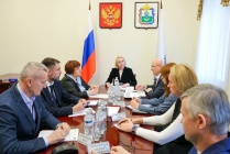 Власти НАО предложили Почте России организовать дополнительные рейсы на восток и запад округа