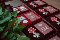 ​Ирина Гехт передала государственные награды родственникам погибших участников СВО